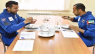 أكلات إماراتية في الفضاء.. المضروبة والصالونة والبلاليط