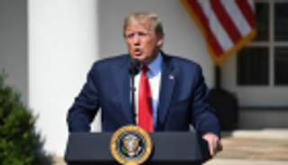 ترامب يطالب بالصرامة إزاء حيازة الأسلحة إثر حادثي إطلاق النار