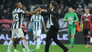 أرتورو فيدال وأنطونيو كونتي  