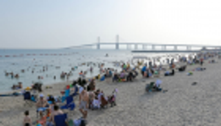 شواطئ أبوظبي تتألق لاستقبال زوارها في العيد 