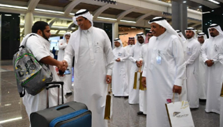 وزير النقل السعودي خلال استقباله وفد الحجاج