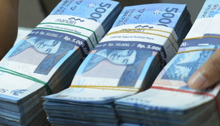 إندونيسيا تجمع 8 تريليونات روبية من عطاء لبيع سندات إسلامية