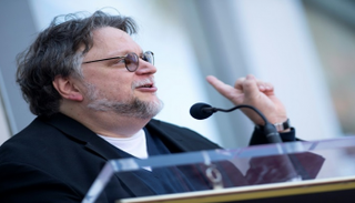 المخرج المكسيكي غييرمو ديل تورو يكرّم بنجمة على رصيف الفن في هوليوود