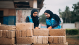 متطوعات إماراتيات يرممن مدرسة للأطفال في زنجبار