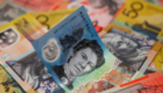 الدولار الأسترالي يهبط لأدنى مستوى منذ 2009