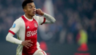 أياكس يمدد عقد نيريس ويغلق الباب في وجه مانشستر يونايتد