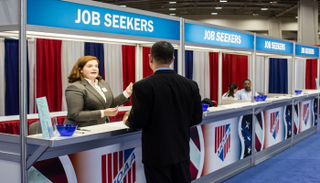 ملتقى توظيف تابع لجمعية الضباط العسكريين في واشنطن - أ ف ب