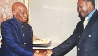 الصحفي السنغالي أداما جاي والرئيس السنغالي الأسبق عبدالله واد