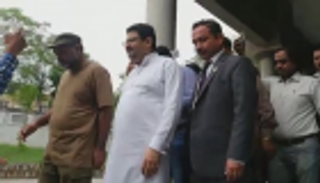 صفقة قطرية "مشبوهة" تزج بوزير مالية باكستان السابق في السجن