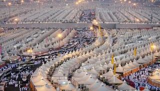 الحجاج يقضون اليوم الثامن في مشعر منى