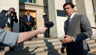 وزير الدفاع الأمريكي مارك إسبر لدى وصوله للبنتاجون - أرشيفية