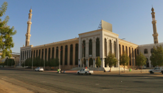 المسجد مر بتوسعات تمت على مر التاريخ