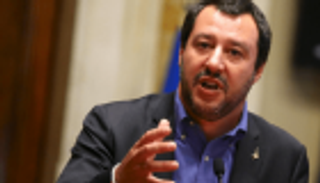 وزير الداخلية الإيطالي يدفع باتجاه سحب الثقة من الحكومة