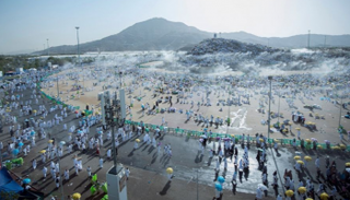 وقوف ضيوف الرحمن على صعيد عرفات