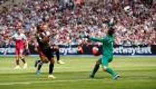 سترلينج: أتحسن يوميا مع مانشستر سيتي