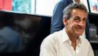 الفرنسيون يتخاطفون "شغف" ساركوزي.. نفاد الطبعة الأولى