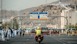 مزدلفة تقع بين مشعري منى وعرفات