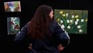 "ثورة الحب" يعرض لوحات مهاجرة أفغانية في أوروبا