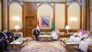 الملك سلمان يبحث مع الرئيس هادي المستجدات على الساحة اليمنية