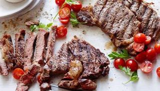 العادات الغذائية الخاطئة تسبب سوء هضم وتسمم وانتفاخ - أرشيفية