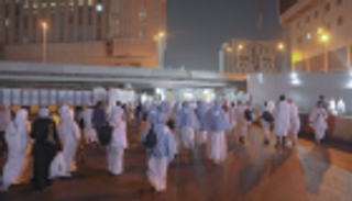 الحجاج يؤدون طواف الإفاضة بالمسجد الحرام