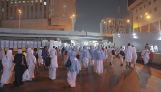 الحجاج يؤدون طواف الإفاضة بالمسجد الحرام