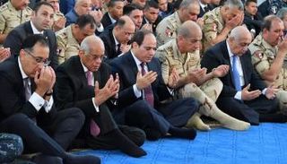 السيسي يؤدي صلاة عيد الأضحى المبارك بمدينة العلمين الجديدة