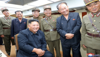 زعيم كوريا الشمالية يشرف على تجربة السلاح الجديد