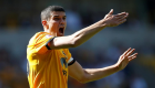 قائد ولفرهامبتون يسخر من تقنية الفيديو بوعد بـ"قطع اليد"