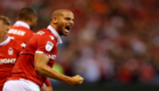 الجزائري قديورة يقترب من الرحيل عن بطل أوروبا الأسبق