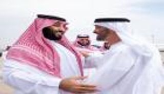 محمد بن زايد يغادر جدة وولي العهد السعودي في مقدمة مودعيه