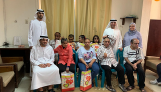 وفد سفارة الإمارات يزور مرضى مستشفى 