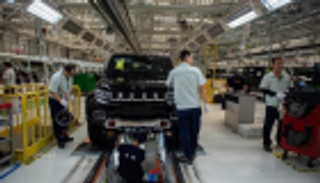 أول تراجع في مبيعات السيارات الكهربائية في الصين منذ عامين