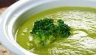 طريقة عمل شوربة البروكلي للرجيم بدون كريمة