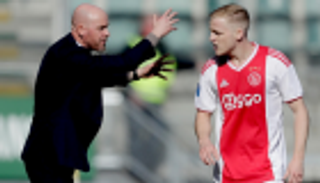 مدرب أياكس يحبط ريال مدريد ويؤكد استمرار دي بيك مع الفريق