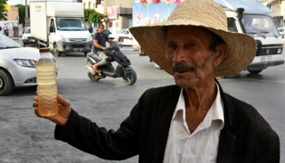 شراب "اللاقمي" يباع في غالب أماكن مدينة قابس