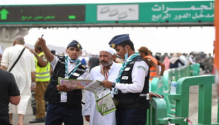 الكشافة السعودية تنجح في تفويج 400 ألف حاج للجمرات