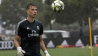 ريال مدريد يعير حارسه لونين إلى بلد الوليد