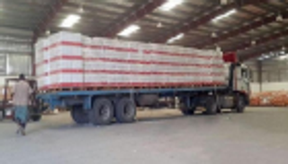 الإمارات تهدي سكان الساحل الغربي اليمني كسوة العيد