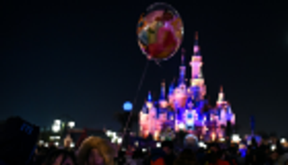 "ديزني شنغهاي" متهمة بـ"ازدواجية المعايير"