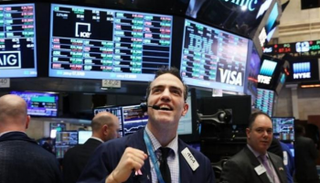 وول ستريت تغلق مرتفعة