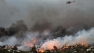 16 طائرة تخمد حرائق اليونان.. دمار 2500 هكتار من الغابات