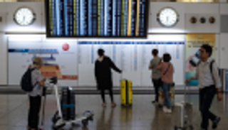 مطار هونج كونج يستأنف رحلاته إثر توقفها جراء الاحتجاجات 