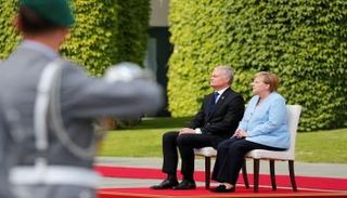 المستشارة الألمانية أنجيلا ميركل وجيتناس نوسيدا رئيس وزراء ليتوانيا