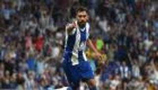 ريال بيتيس يبرم ثاني أغلى صفقة في تاريخه من إسبانيول