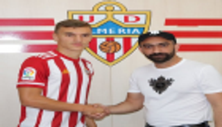 ألميريا الإسباني يضم ماراس مدافع صربيا