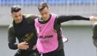 أوزيل وكولاسيناك يتحديان المخاطر الأمنية ويعودان لتدريبات أرسنال