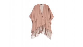 معطف الكاب يطل هذا الموسم بقصّات مختلفة