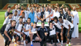 الشباب السعودي يحتفي بالجزائري بلعمري بعد التتويج بأمم أفريقيا