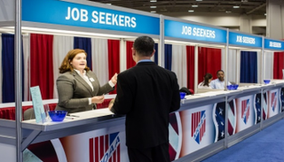 ملتقى توظيف تابع لجمعية الضباط العسكريين في واشنطن - أ ف ب